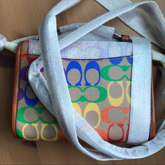 🌈 Coach Kip Turnlock Crossbody In Rainbow Signature Canvas ❤️ - Picture 9 of 15